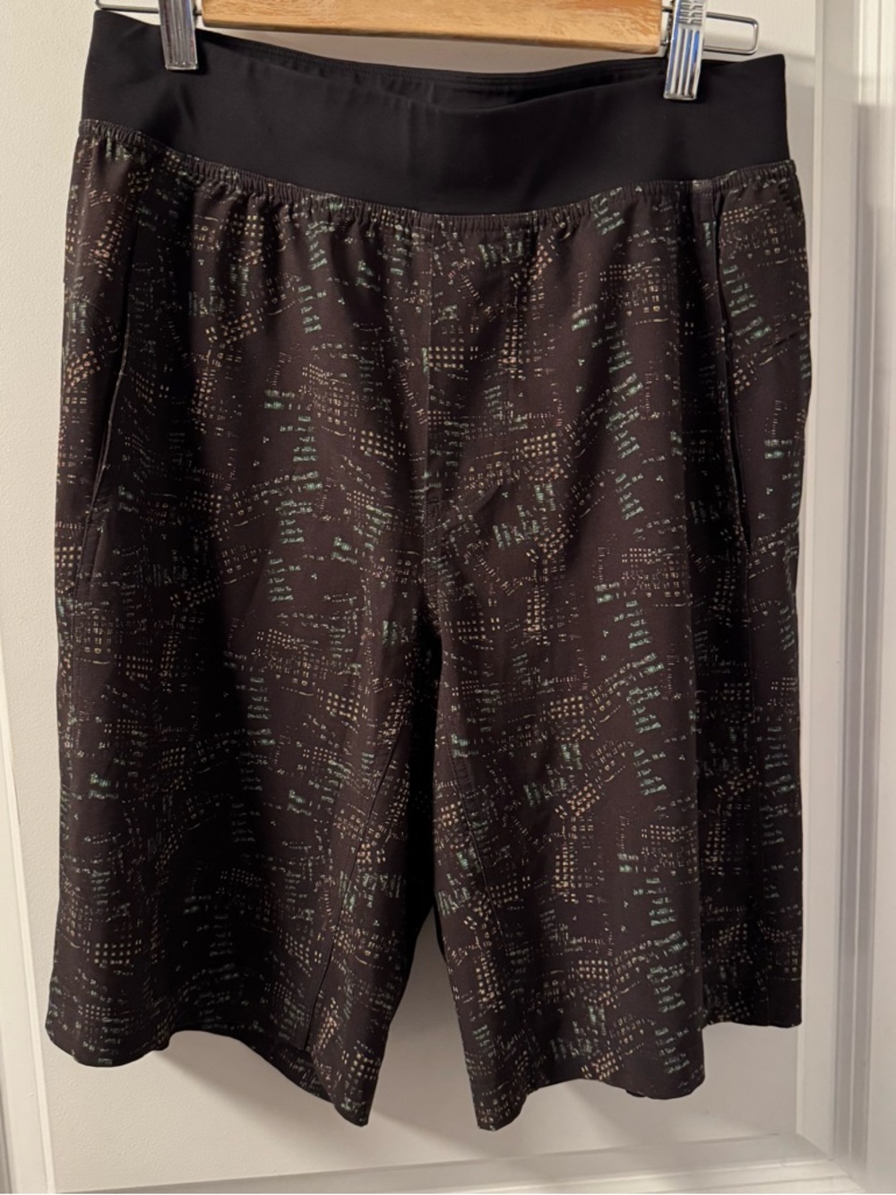 Lululemon shorts (not lined)size M